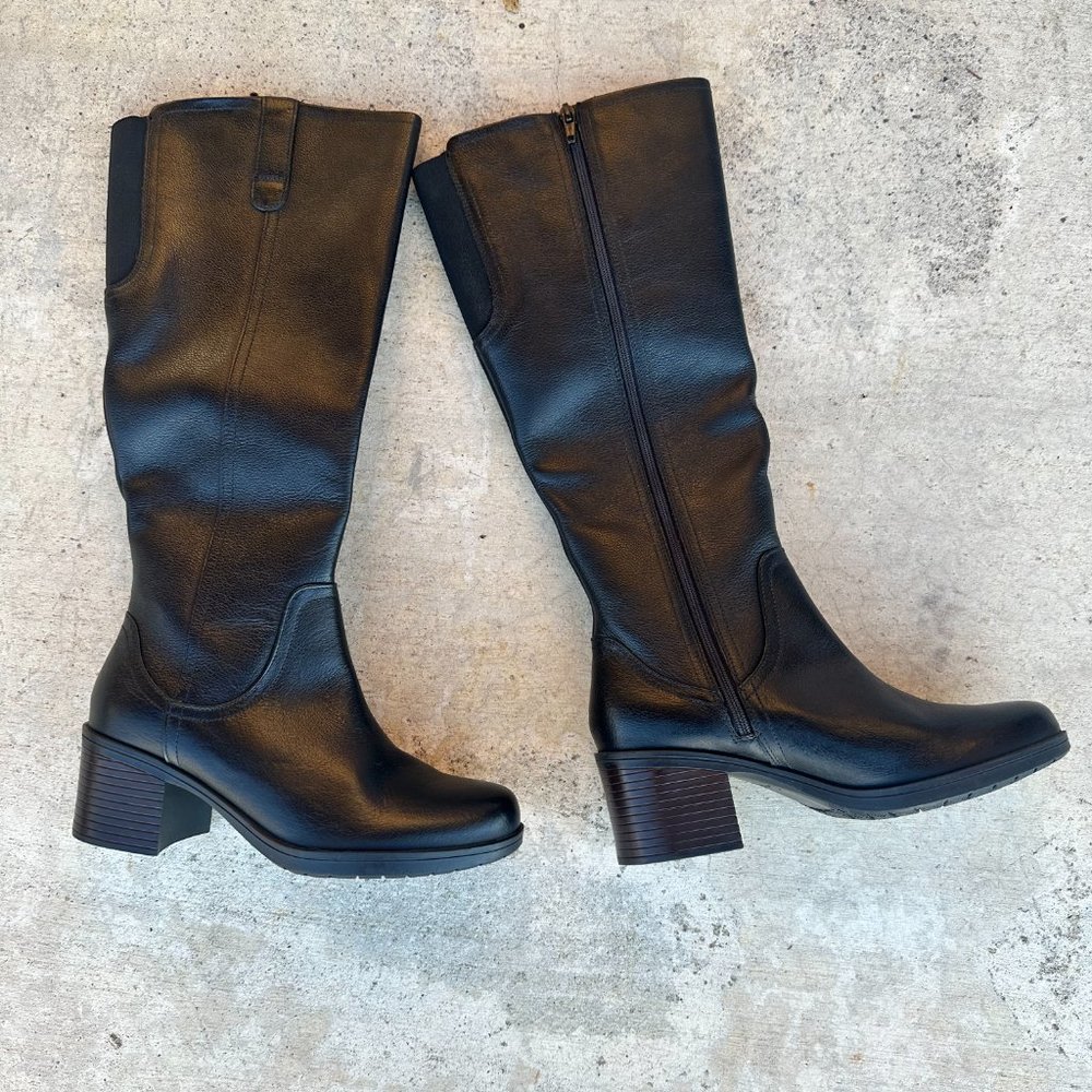 $250 NEW Clarks Women's Hollis Moon Knee High Boot, Black Leather, 7.5 M US